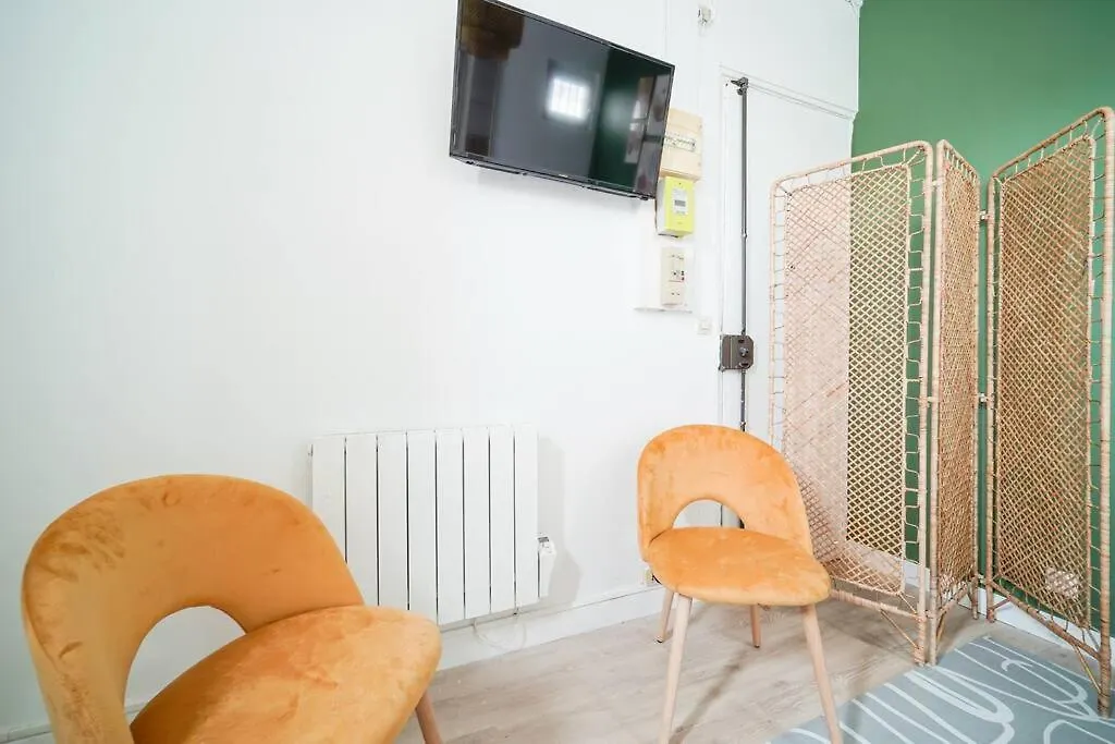 Green Studio Cosy And Confortable - III Paris France